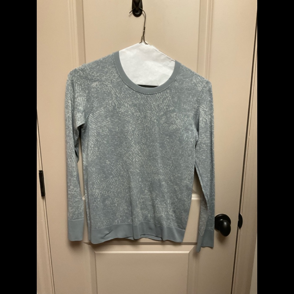 Lululemon Long Sleeve breeze swiftly tech size 6
